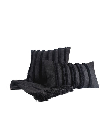 Plaid y cojines a juego negros de alpaca