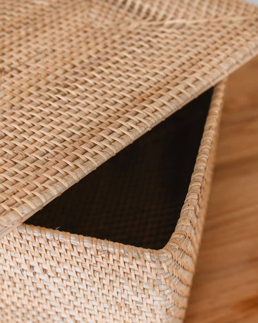 Cesta mimbre con tapa para organización funcional del hogar en tono beige