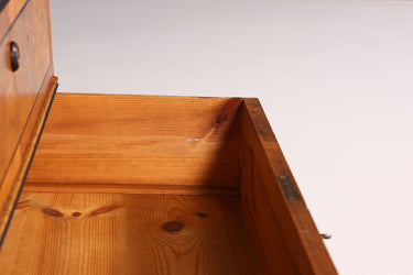 Cómoda antigua estilo Wilhelminiano Louis Philippe robusta de madera