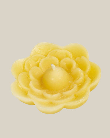 100% beeswax flower-shaped candle