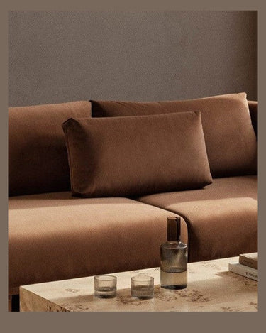 Cojín rectangular Dase de terciopelo marrón 60x40 cm en Matuta Home - imagen 1