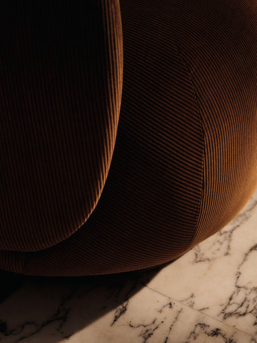 Sillón Rico de Terciopelo Devoré Óxido: Diseño Escultórico Moderno, Confort Excepcional