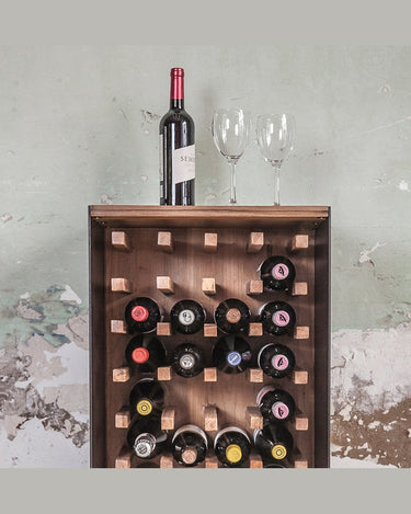 Botellero WINE Dareels detalle de madera y hierro
