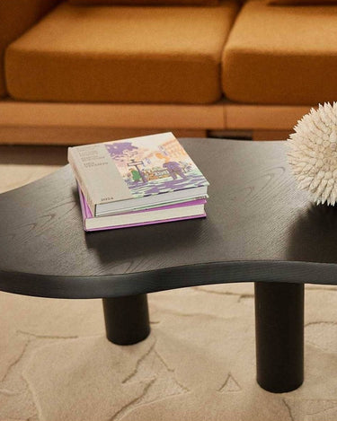 Mesa de centro Jeanne, chapa de roble y diseño moderno