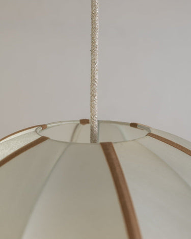 Lámpara colgante redonda de seda Offwhite y ámbar elegante