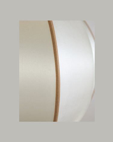 Lámpara colgante redonda de seda Offwhite y ámbar elegante