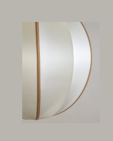 Lámpara colgante redonda de seda Offwhite y ámbar elegante