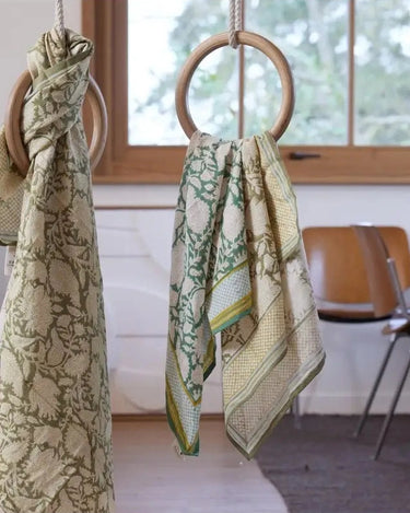 Pañuelo de cuello Khaki 60 x 60 cm  estampado