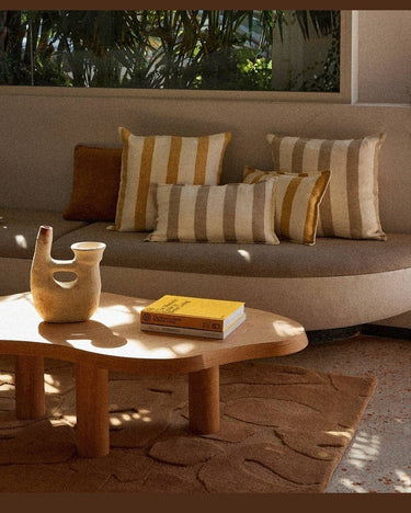 Mesa de centro Jeanne, chapa de roble y diseño moderno