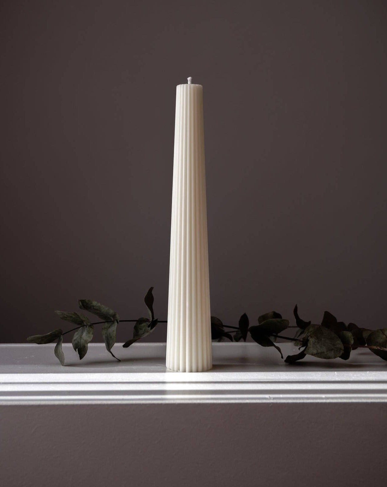 Vela artesanal de cera de soja con forma de columna (aroma de almizcle blanco y ámbar)