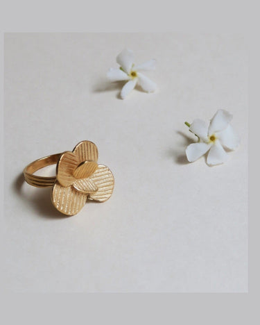 Anillo con forma de flor Pampalonia