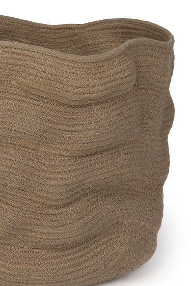 Detalle de las costuras de contraste de la cesta Stone Wash