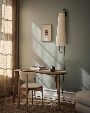 Escritorio Feve 117x60 de nogal natural de Ferm Living