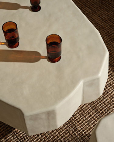 Mesa de centro Staffa de hormigón blanco roto 164 cm de Ferm Living