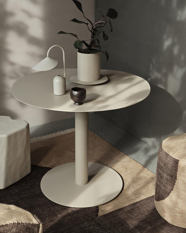Detalle del sobre de Mesa de comedor Pond 88 cm beige