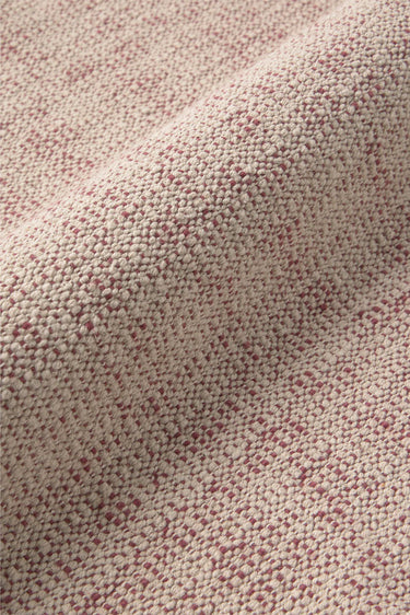 Detalle cosido a mano de los individuales natural y marsala