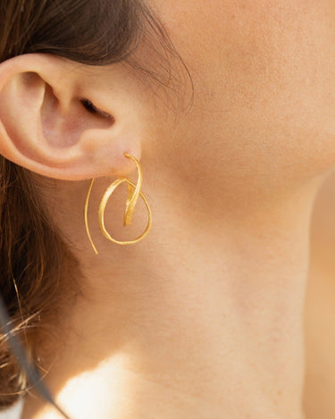 Pendientes originales dorados medianos Embolic