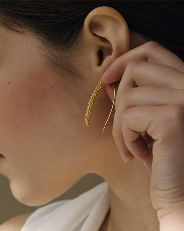 Pendientes Dorados Stardust Joidart: Diseño Bolitas Brillantes Latón Baño Oro 24K
