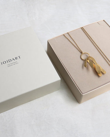 Gargantilla Dorada Exótica Círculo Colgante Hojas Mediterráneas Oro 24K Joidart