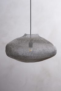 Lámpara acero trenzado amplia ambiente salón comedor