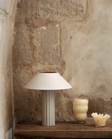 Lámpara de Mesa Lizette Beige de 44 cm - Elegancia Moderna