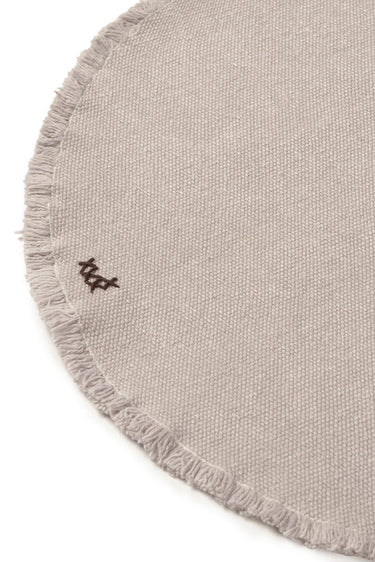 Detalle del algodón reciclado del conjunto de mesa gris