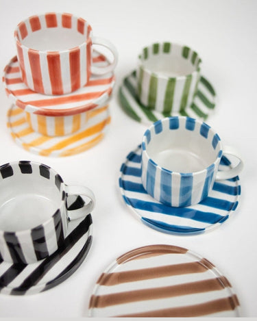 Taza Monica con Plato Negro - Diseño Elegante y Funcional