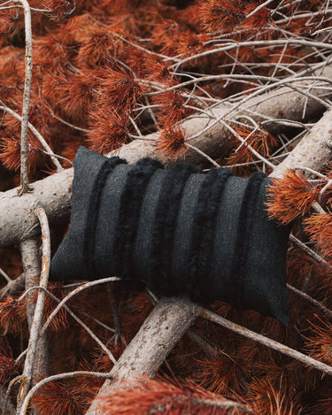 Cojín lumbar negro de alpaca