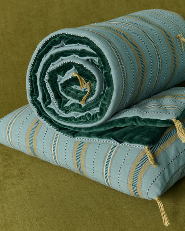 https://cdn.shopify.com/s/files/1/0046/8087/6150/files/Sofa-Cover-Noely-coton.jpg?v=1773839991