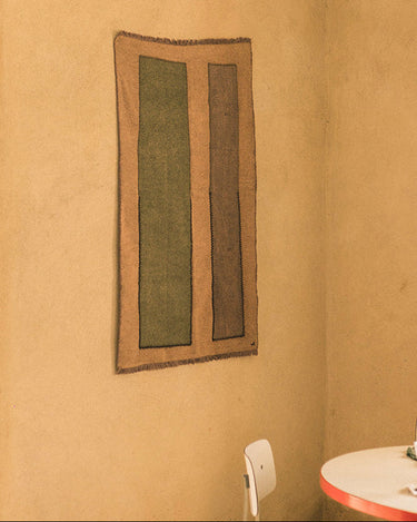 Detalle del bordado artesanal del tapiz Stone Wash