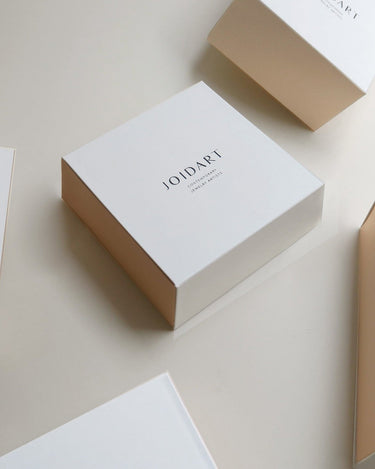 Pendientes Largos Joidart Guspira Plata de Ley Texturizada con Delicadas Perlas de Resina