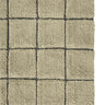 Alfombra Mosaic musgo en un interior con materiales naturales