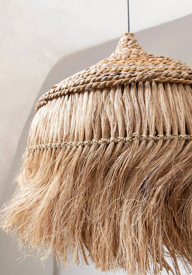 Detalle de los materiales de lámpara colgante de abacá natural
