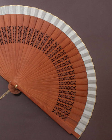 Detalle del abanico Compass gris
