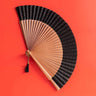Abanico de madera y algodón con plumeti de Kanela Fans