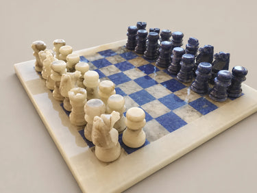 Perspectiva del conjunto de ajedrez blanco y azul.
