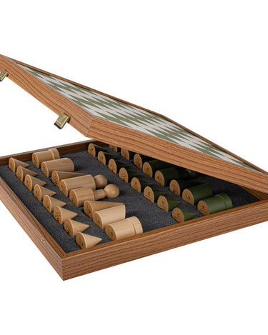 Tapa del tablero levantada y piezas ordenadas en el estuche.