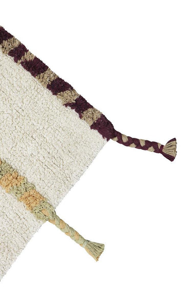 Detalle de los flecos de una alfombra lavable de algodón beige