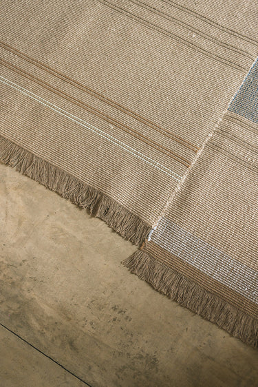 Alfombra grande de algodón y lino multicolor vista completa, adecuada para salón o comedor