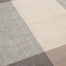 Detalle de la alfombra Bologna de lana y lino tono piedra de Linie Design