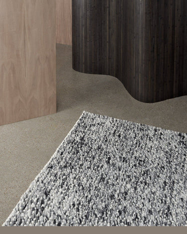 Alfombra de lana carbón con diseño nórdico abstracto Sigri Linie Design