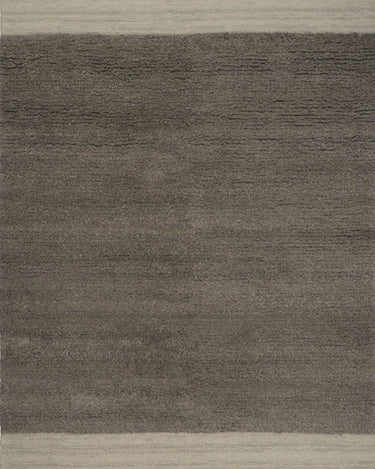 Alfombra de lana tono piedra con diseño geométrico discreto Humble Act Linie Design vista completa