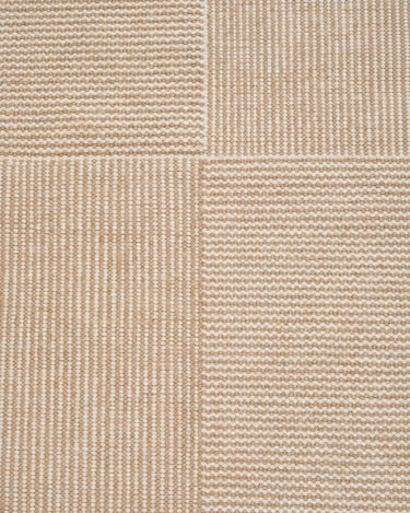 White wool and linen rug with a geometric weave by Linie Design, close-up of the alternating weave