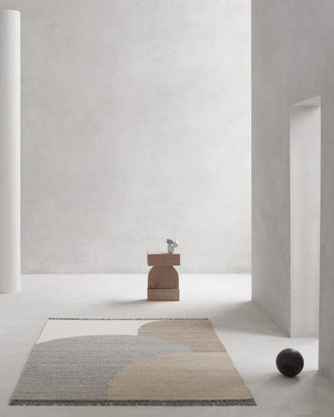 Alfombra Eik de lana gris con formas orgánicas de Linie Design