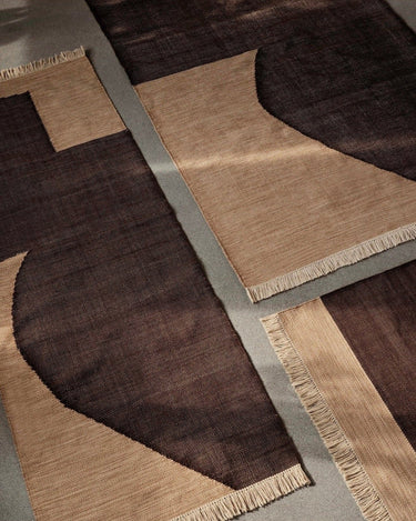 Alfombra Forene en tonos tan y chocolate