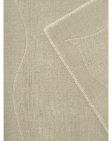Alfombra de Linie Design: detalle del borde y el reverso.
