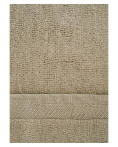 Alfombra de lana beige con bordes en contraste de Linie Design: vista cercana del borde en contraste.