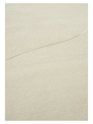 Alfombra de lana blanca con relieve Split Plains de Linie Design, detalle de la superficie blanca