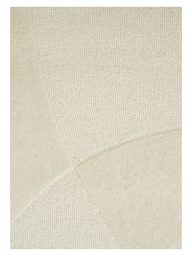 Alfombra de lana blanca con relieve Split Plains de Linie Design, detalle de la trama y de una línea curva