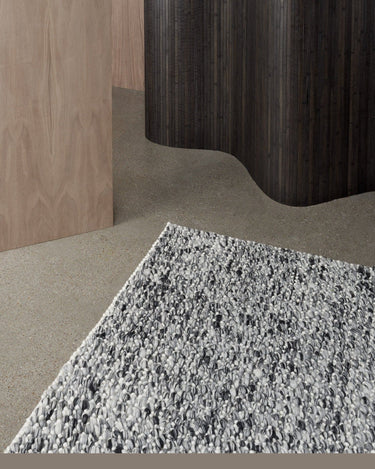 Alfombra de lana carbón con diseño nórdico abstracto Sigri Linie Design